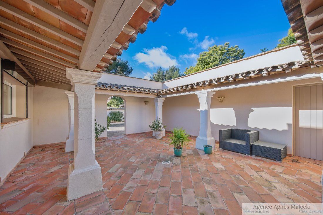 Estate in Nord, Cavalaire-sur-Mer, France 5 - 16915926