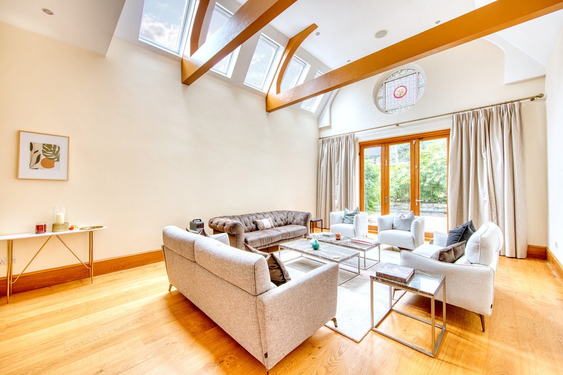 Townhouse in Childs Hill, Barnet, England 2 - 16917027