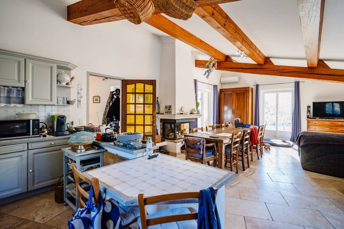 Estate in Gordes, Provence-Alpes-Côte d'Azur, France 3 - 16918812