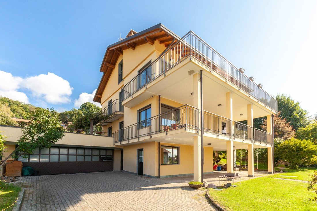 Villa in Comerío, Lombardy, Italy 2 - 16919619