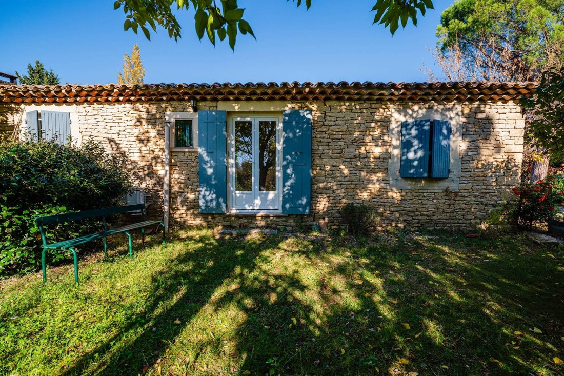 Estate in Gordes, Provence-Alpes-Côte d'Azur, France 2 - 16918812