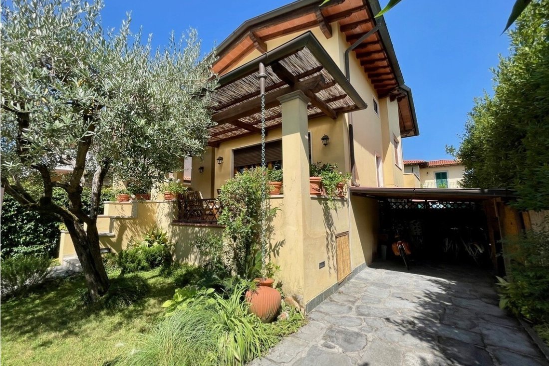 House in Pietrasanta, Tuscany, Italy 1 - 16917837