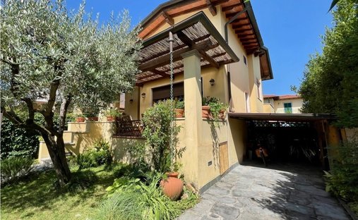 House in Pietrasanta, Tuscany, Italy 1