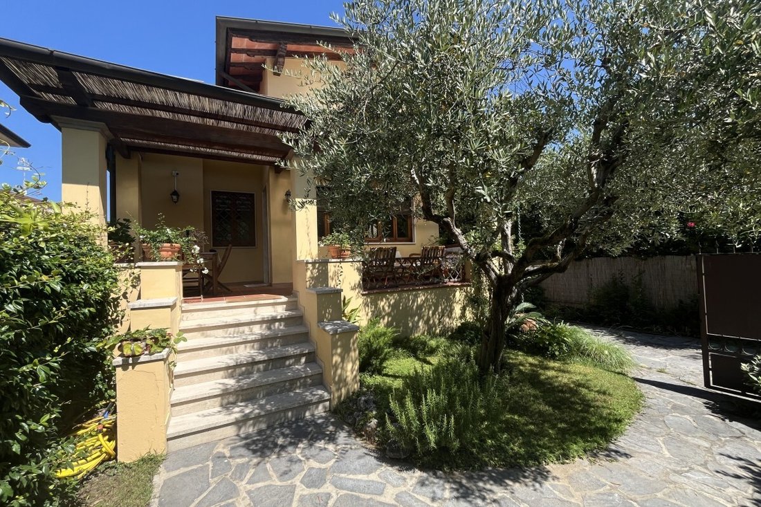 House in Pietrasanta, Tuscany, Italy 3 - 16917837