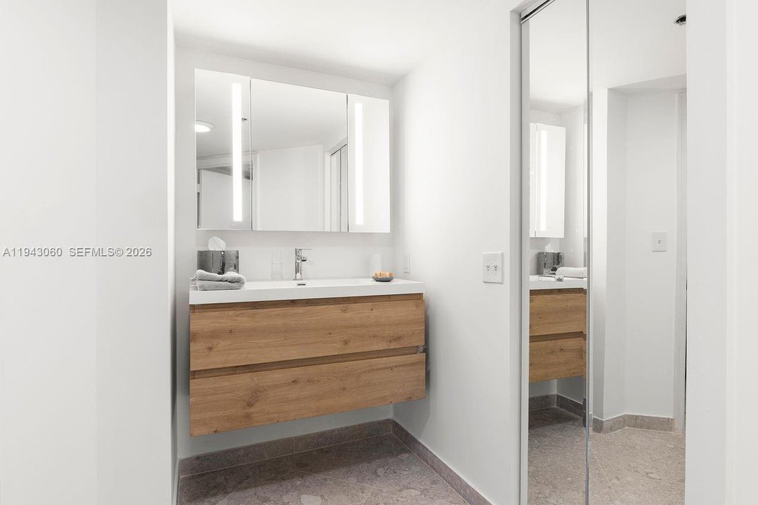 Condo in Miami Beach, Florida, United States 5 - 16919108