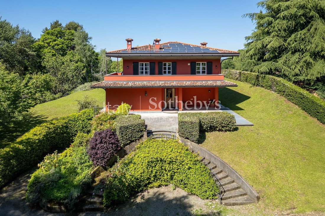 House in Oltrona di San Mamette, Lombardy, Italy 3 - 15697036