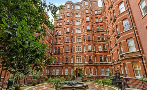 Townhouse in Pimlico, Westminster, England 1