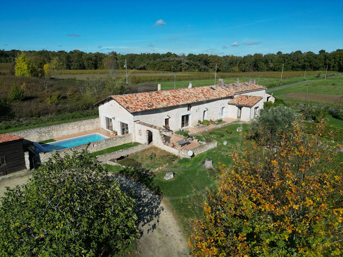 Villa in Sainte-Foy-la-Grande, Nouvelle-Aquitaine, France 1 - 16918047