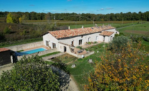 Villa in Sainte-Foy-la-Grande, Nouvelle-Aquitaine, France 1