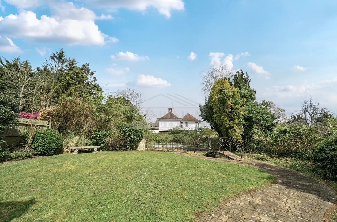 House in Edgware, Barnet, England 1 - 16917030