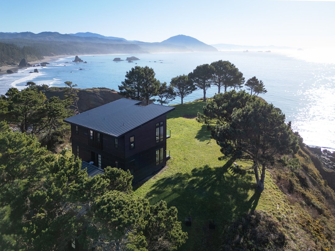 House in Port Orford, Oregon, United States 1 - 16199256