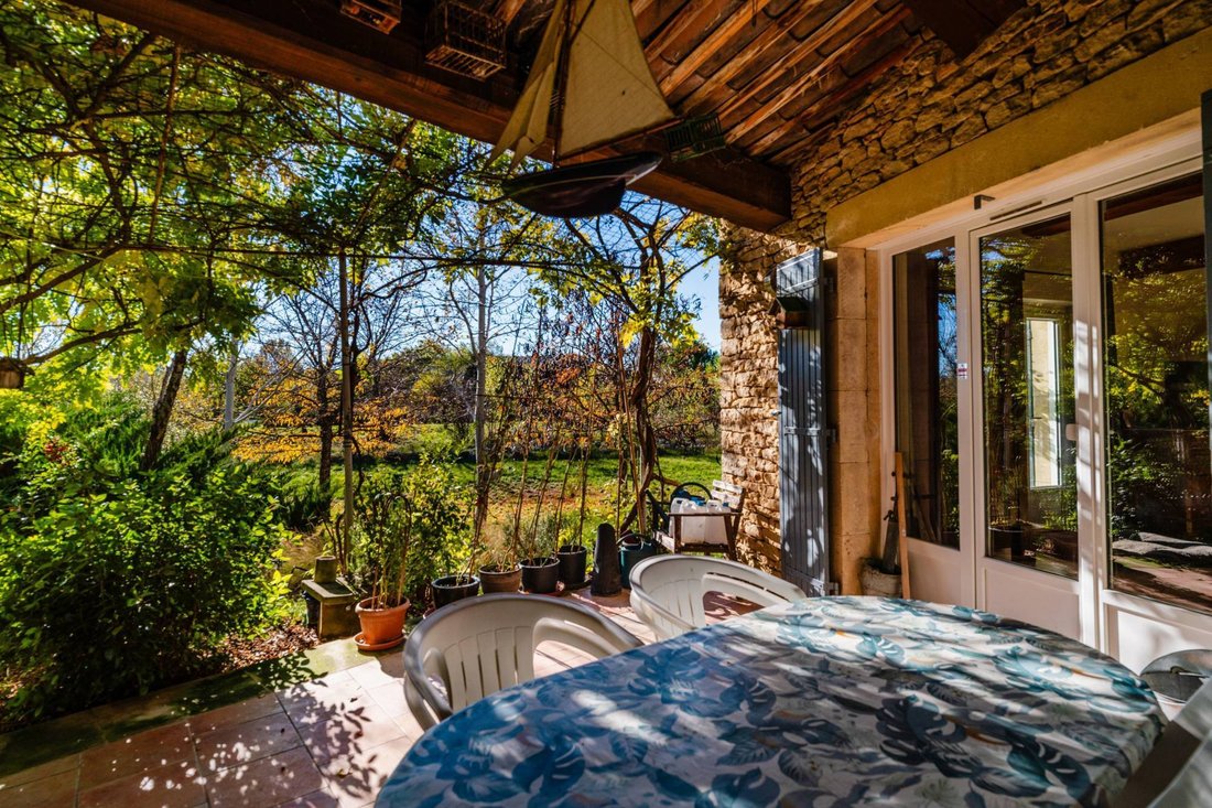 Estate in Gordes, Provence-Alpes-Côte d'Azur, France 1 - 16918812