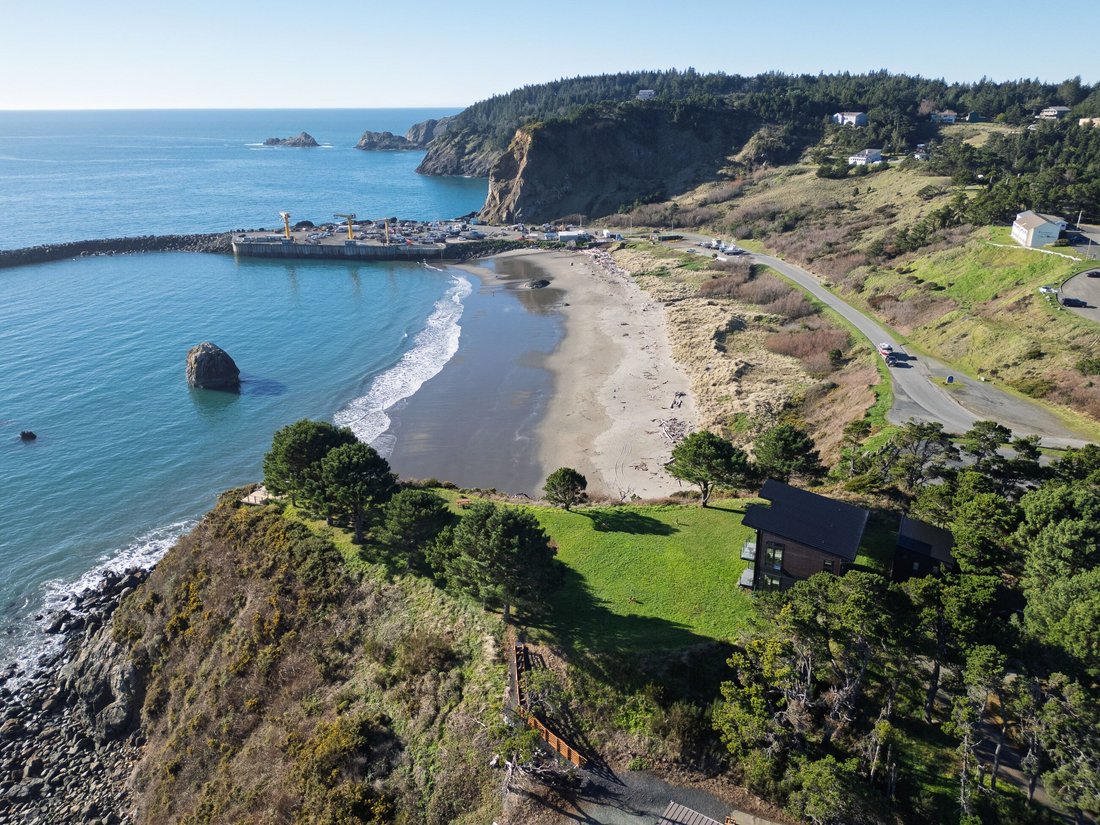 House in Port Orford, Oregon, United States 4 - 16199256