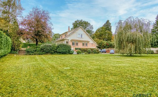 Villa in Le Plateau, Louveciennes, France 1