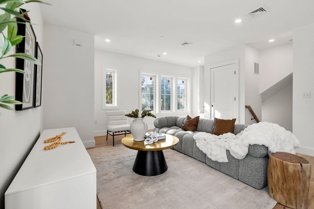 House in Newton, Massachusetts, United States 5 - 16919849
