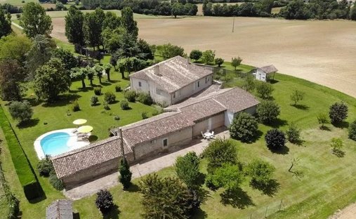 House in Lauzun, Nouvelle-Aquitaine, France 1