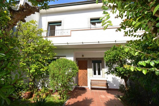 Villa in Historic Center, Viareggio, Tuscany 2 - 16917637