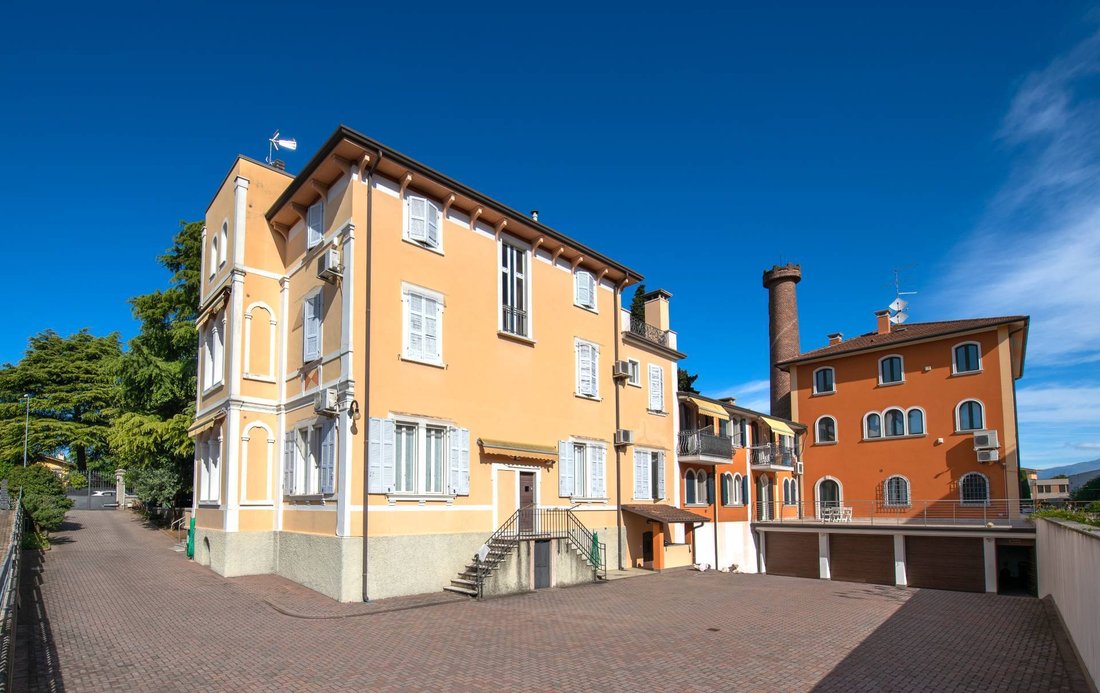 Villa in Castelnuovo del Garda, Veneto, Italy 2 - 16919626