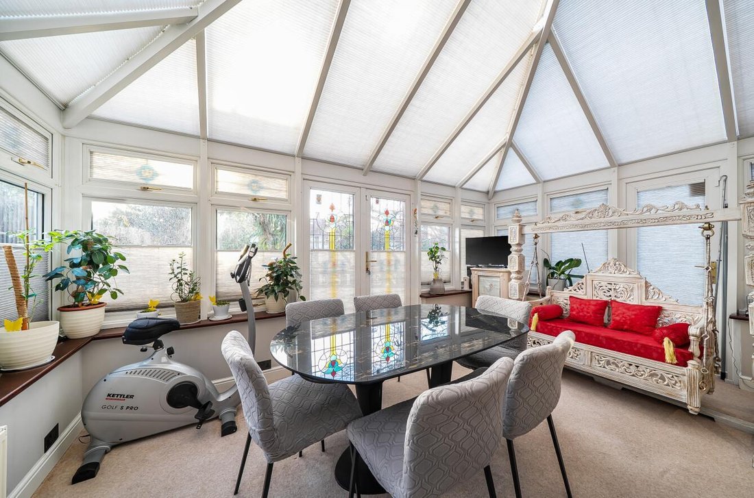 House in Canons Park, Harrow, England 5 - 16916982