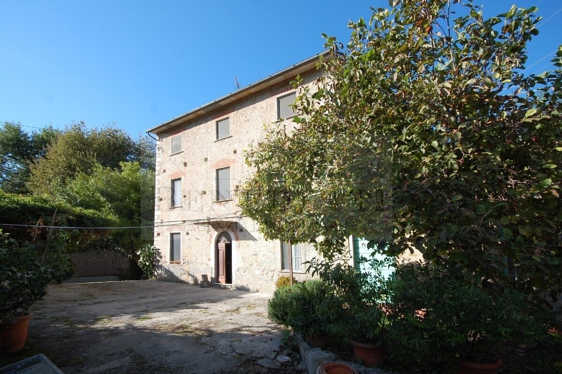 House in Pietrasanta, Tuscany, Italy 4 - 16917650