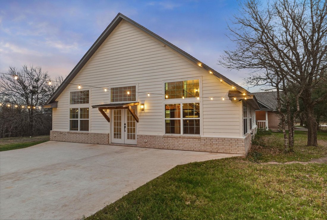 House in Elgin, Texas, United States 4 - 16917434