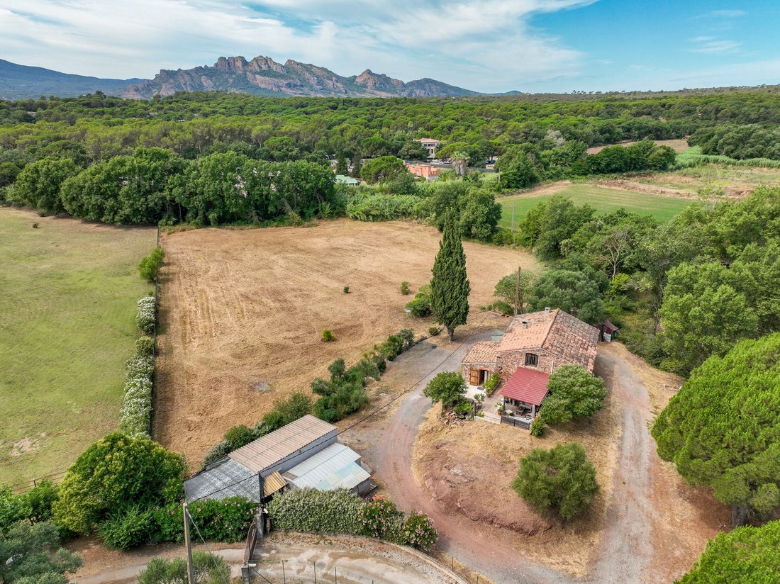House in Ecarts, Roquebrune-sur-Argens, France 1 - 16918529