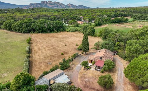 House in Ecarts, Roquebrune-sur-Argens, France 1