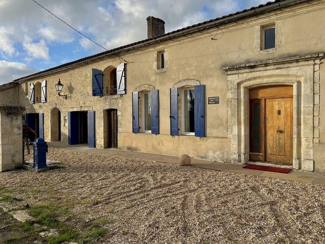 Villa in Saint-Émilion, Nouvelle-Aquitaine, France 2 - 16917983