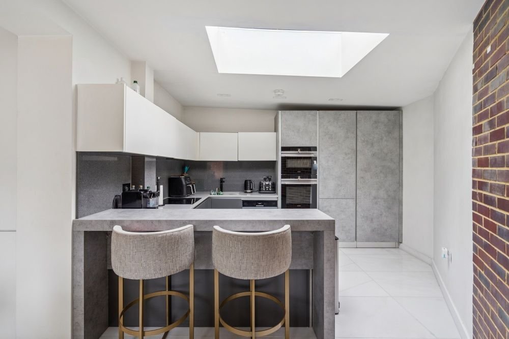 Bungalow in Pinner, Harrow, England 5 - 16917002