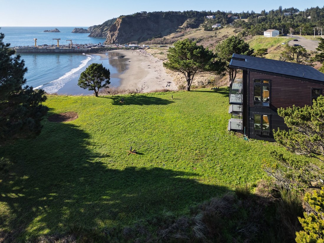 House in Port Orford, Oregon, United States 3 - 16199256