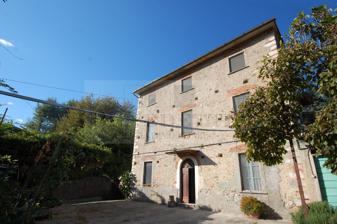 House in Pietrasanta, Tuscany, Italy 3 - 16917650