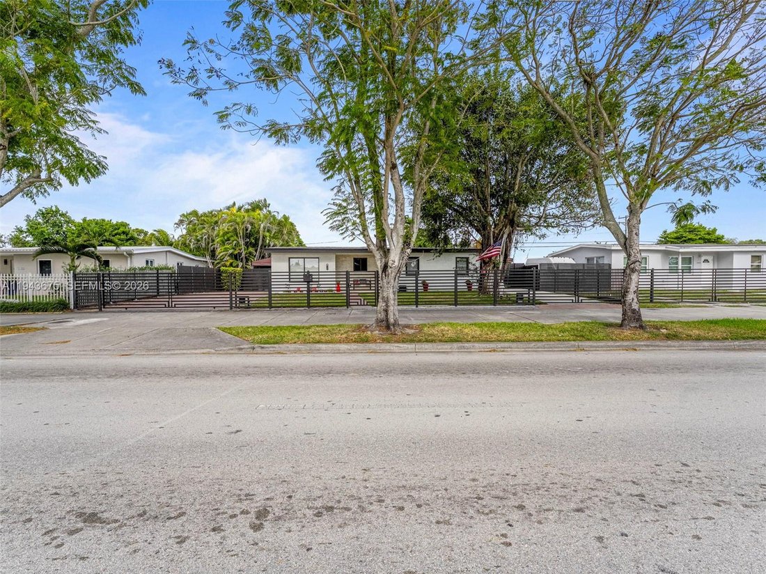 House in Miami, Florida, United States 1 - 16916764