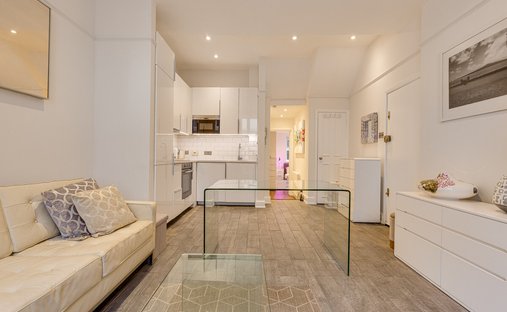 Apartment in Bayswater, Westminster, England 1