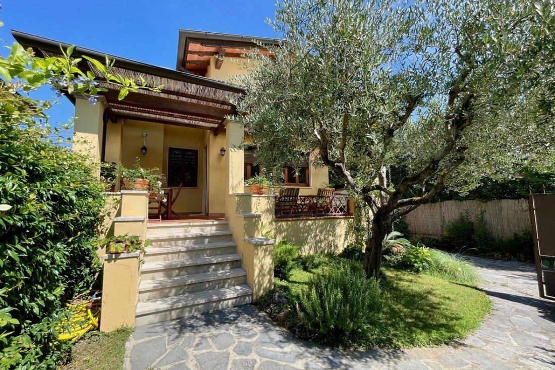 House in Pietrasanta, Tuscany, Italy 4 - 16917837