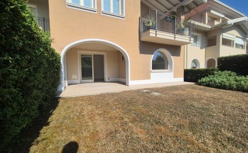 Apartment in Historic Center, Padenghe sul Garda, Lombardy 1