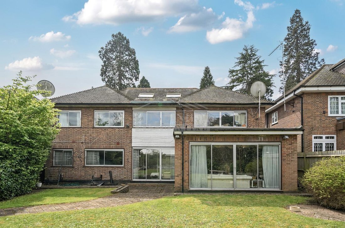 House in Edgware, Barnet, England 2 - 16917030