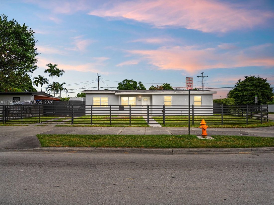 House in Miami, Florida, United States 1 - 16916815