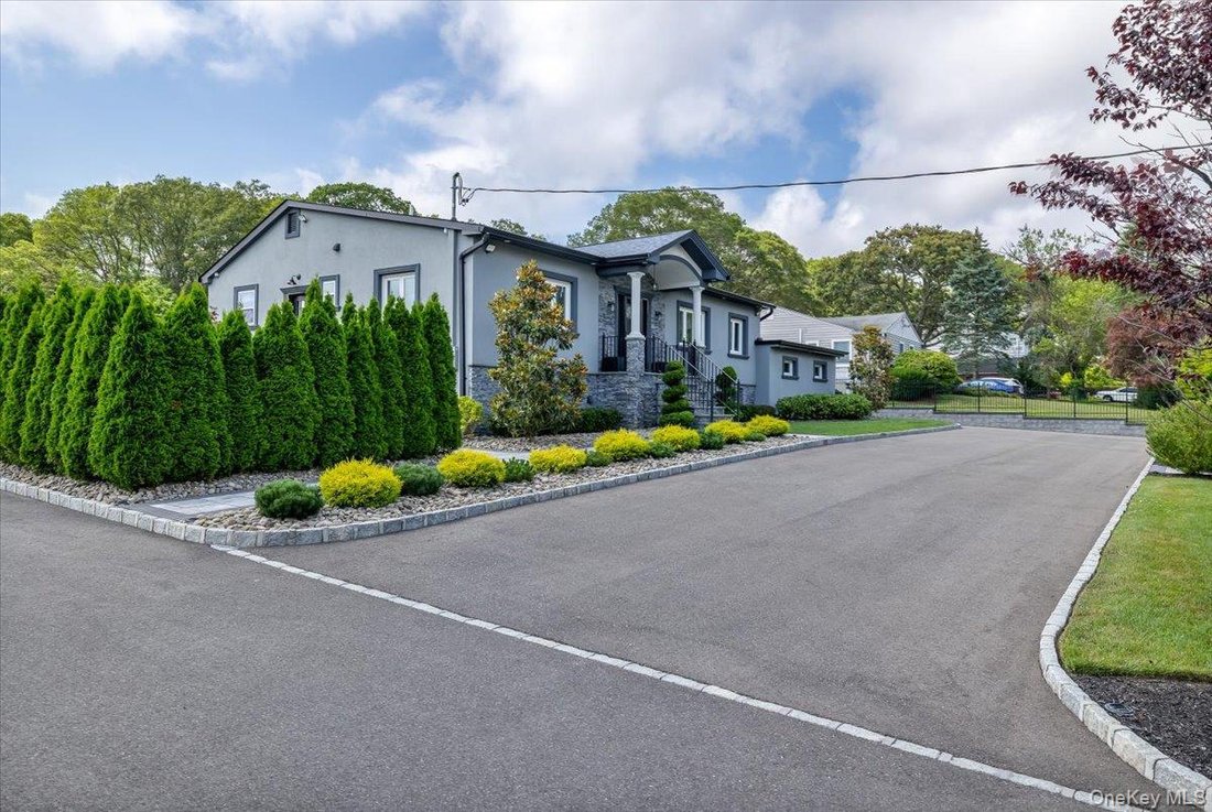 Farm Ranch in Hauppauge, New York, United States 3 - 16367482