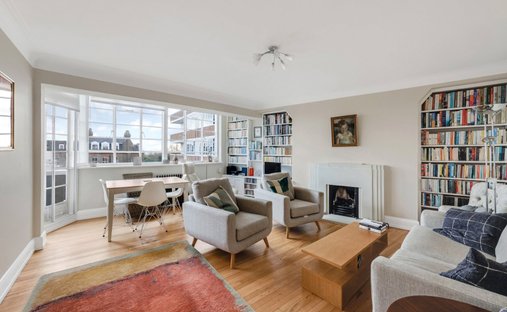 Apartment in Holly Village, Haringey, England 1
