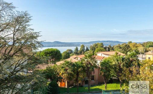 Villa a Comerio, Lombardia, Italia 1
