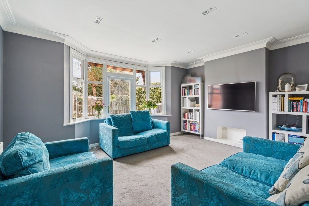 Bungalow in Pinner, Harrow, England 3 - 16917002