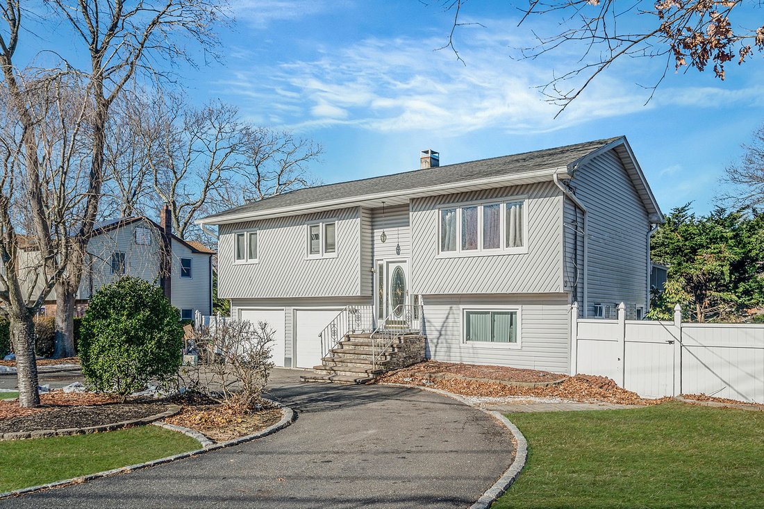 House in Lake Ronkonkoma, New York, United States 2 - 16916615