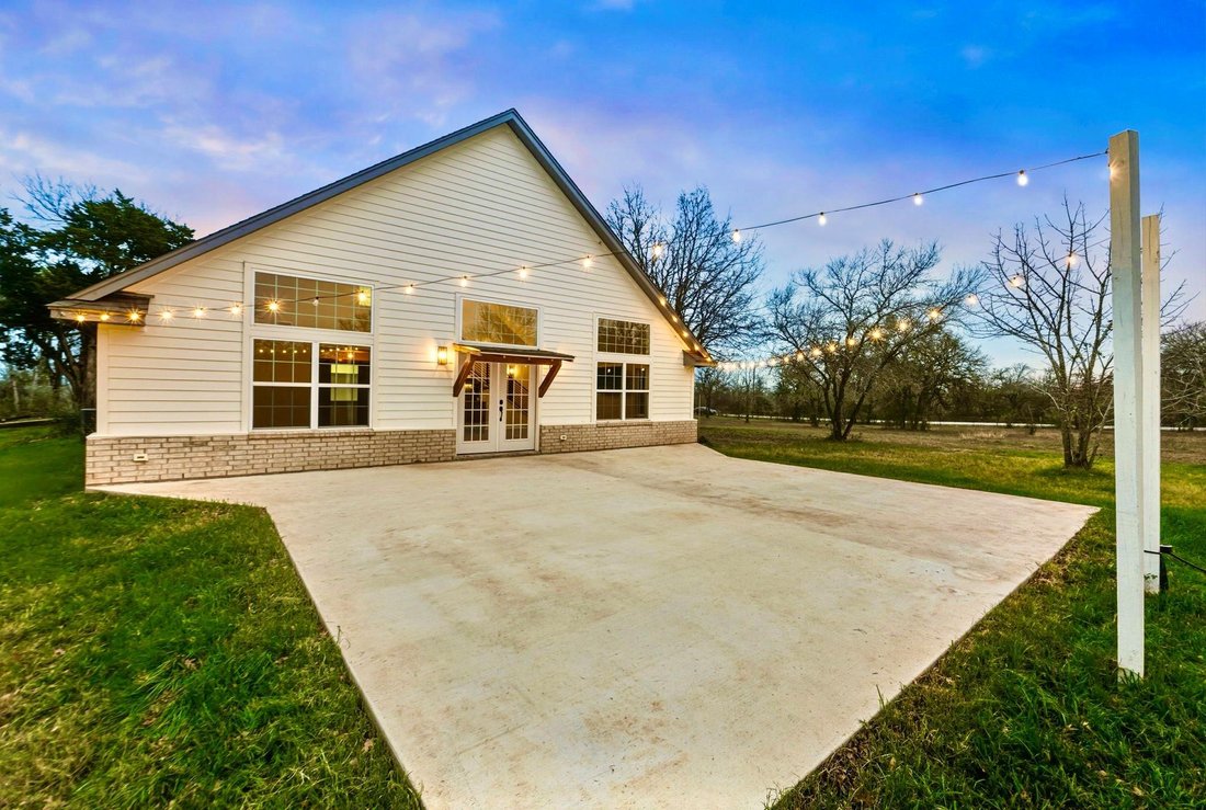 House in Elgin, Texas, United States 5 - 16917434