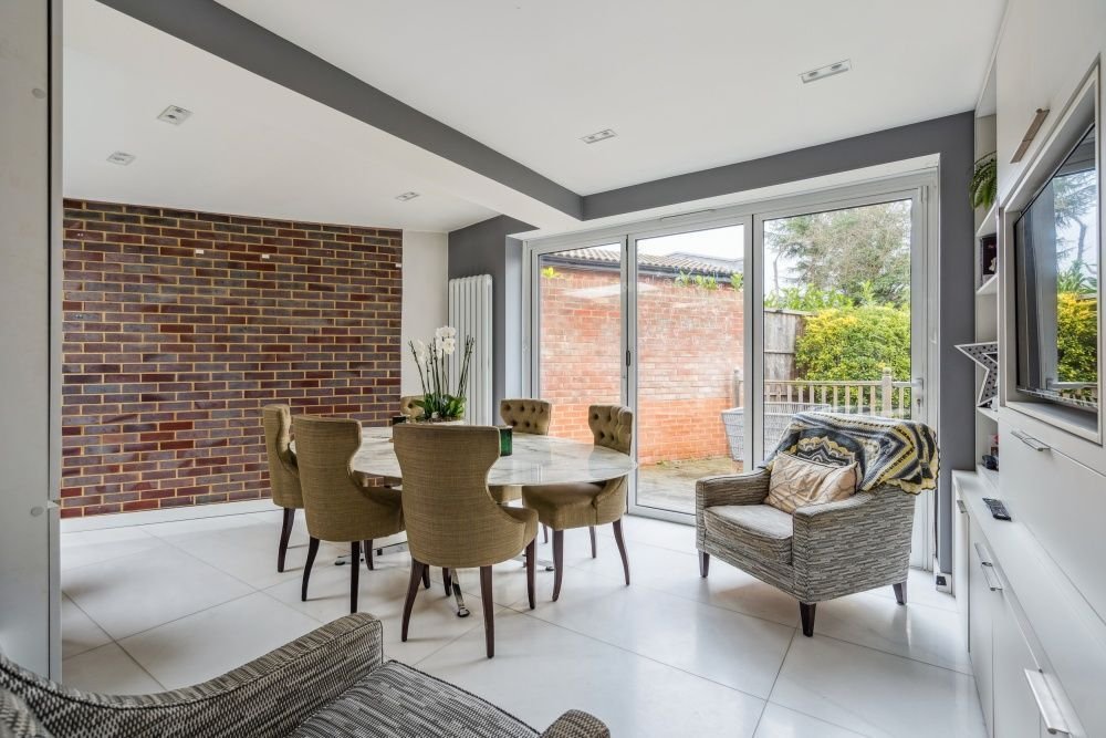 Bungalow in Pinner, Harrow, England 4 - 16917002