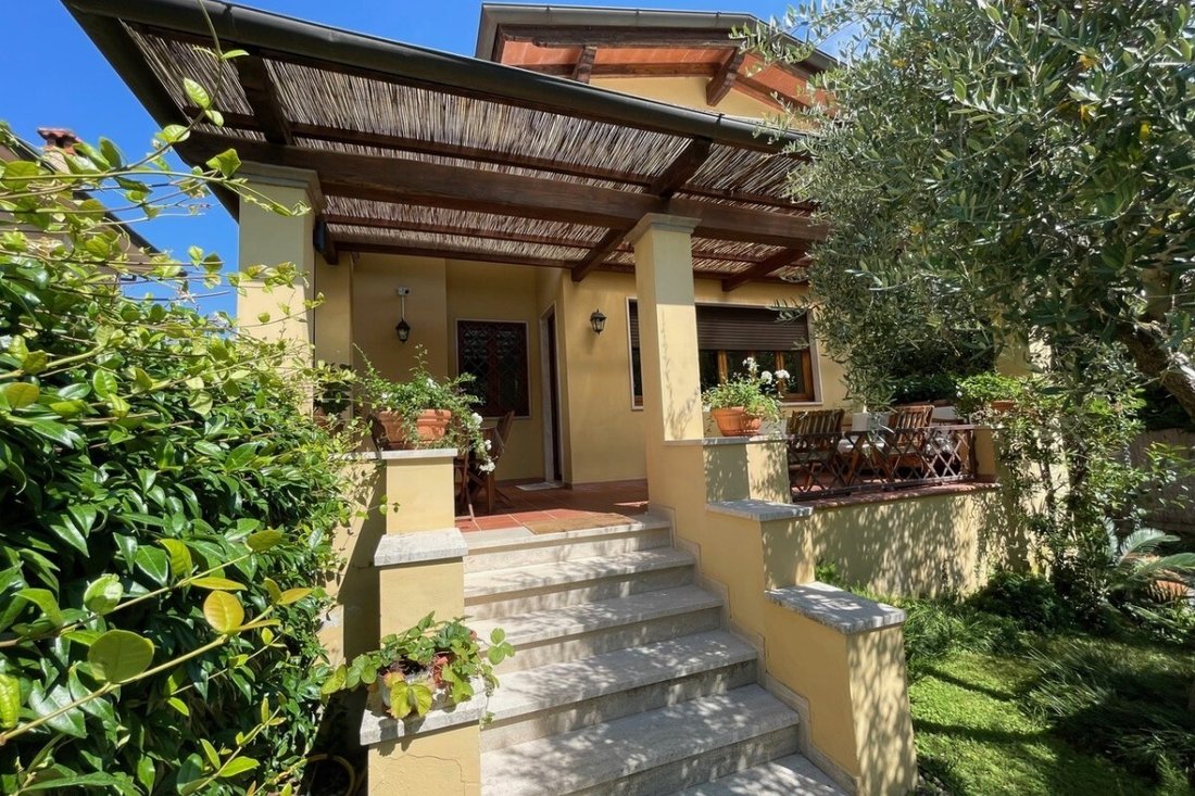 House in Pietrasanta, Tuscany, Italy 5 - 16917837