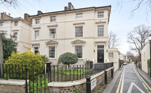 Apartment in Little Venice, Westminster, England 1