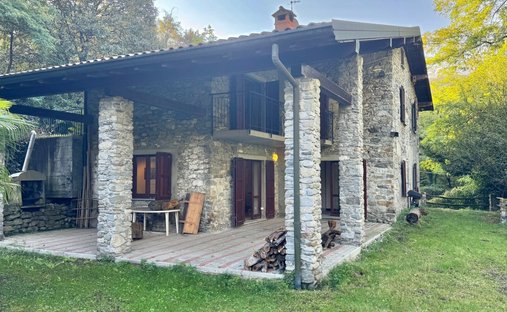 Haus in Brezzo di Bedero, Lombardei, Italien 1