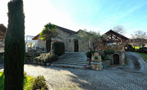 Domaine à Domérat, Auvergne-Rhône-Alpes, France 1