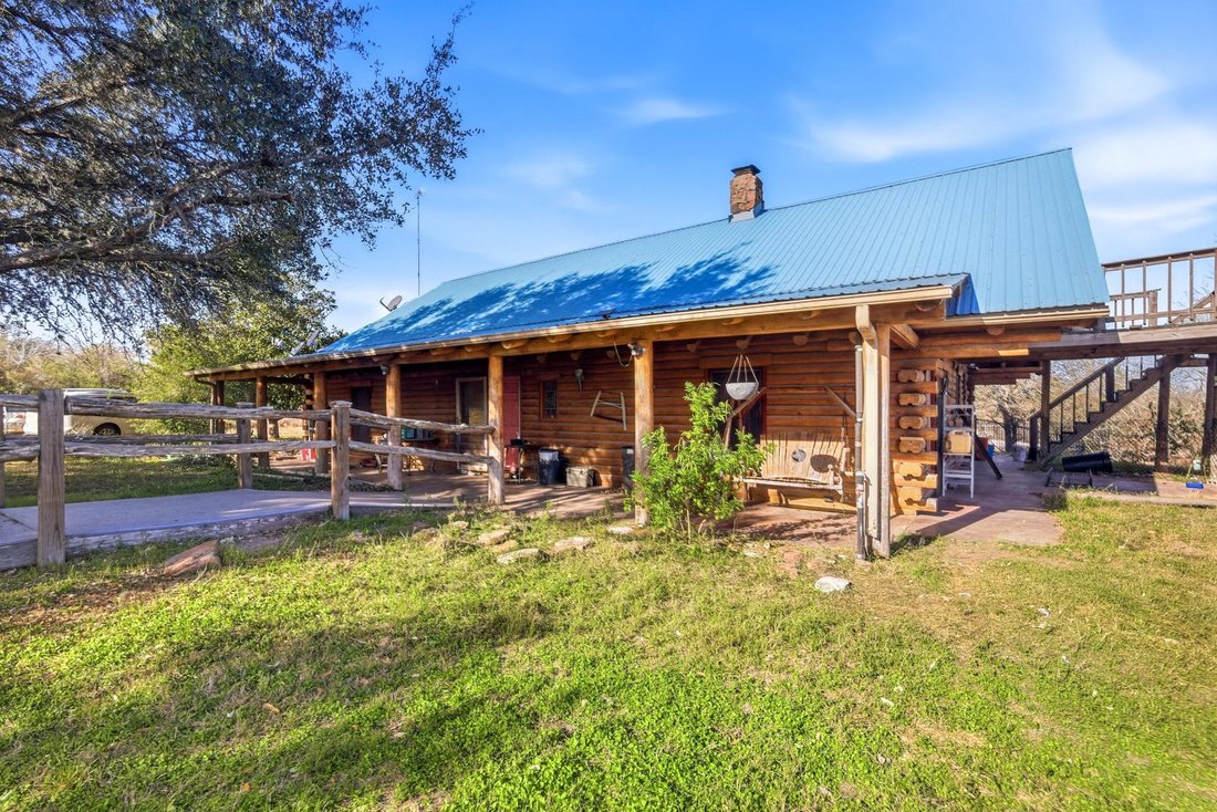 House in Goliad, Texas, United States 2 - 16917115