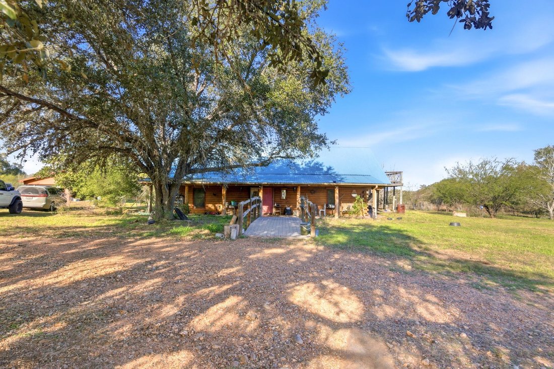 House in Goliad, Texas, United States 1 - 16917115